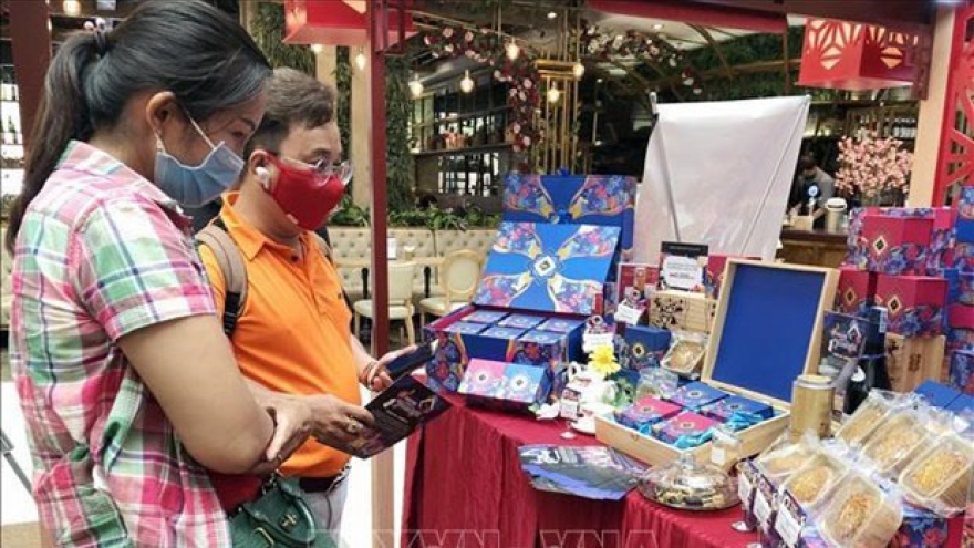 Moon cake market warming up ahead of Mid-Autumn Festival